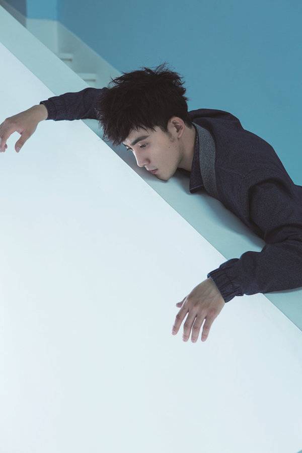 張睿雜志寫真照風(fēng)格多樣 紳士暖男自由切換