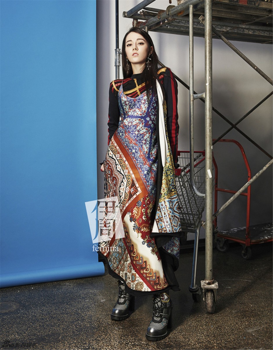 迪麗熱巴雜志封面曝光 酷美有范攻氣十足