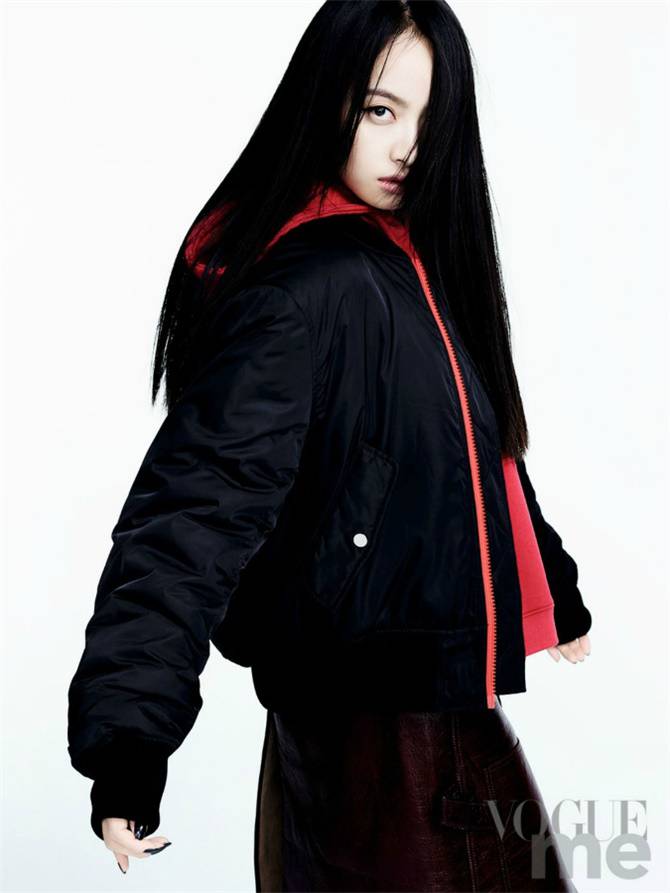 宋茜《VogueMe》雜志攝影高清圖片 眼神凌厲攻力十足