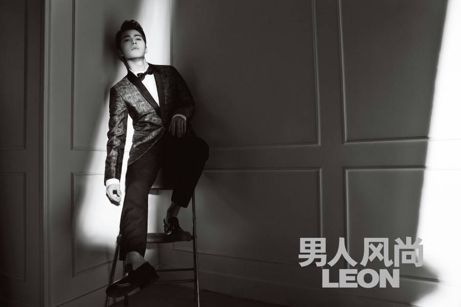 陳學(xué)冬雜志黑白復(fù)古大片 化身名門“貴公子”