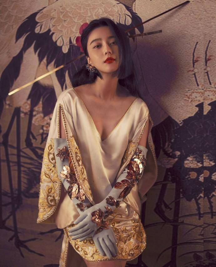 范冰冰最新雜志大片 紅唇美背嫵媚妖嬈