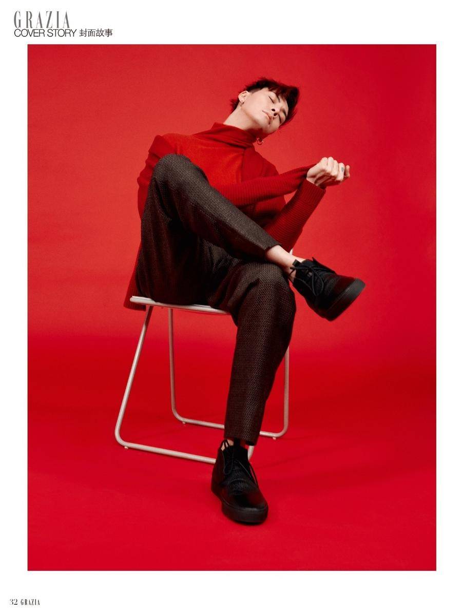 陳偉霆最新雜志封面圖片 痞帥氣質(zhì)眼神深邃撩人