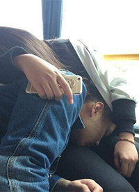 惡搞爆笑圖片之聞著熟悉的氣味才能睡著