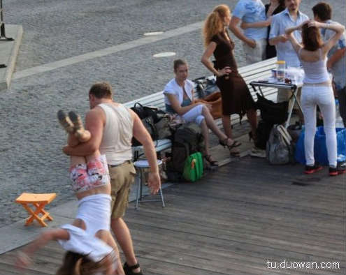 搞笑內(nèi)涵圖片之拔下來(lái)那一刻我好方