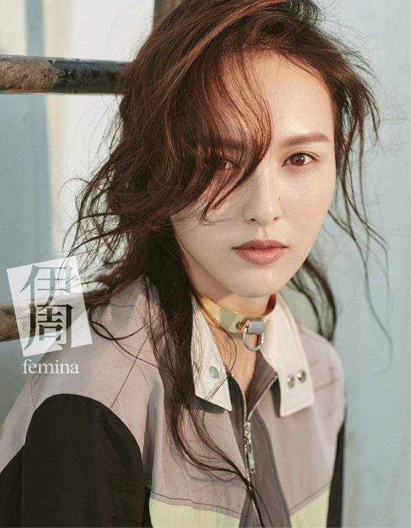 《伊周》攜手唐嫣拍攝封面寫真 女王氣場總裁范兒