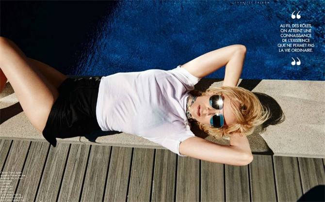 查理茲·塞隆性感優(yōu)雅登《ELLE》封面 演繹法式浪漫