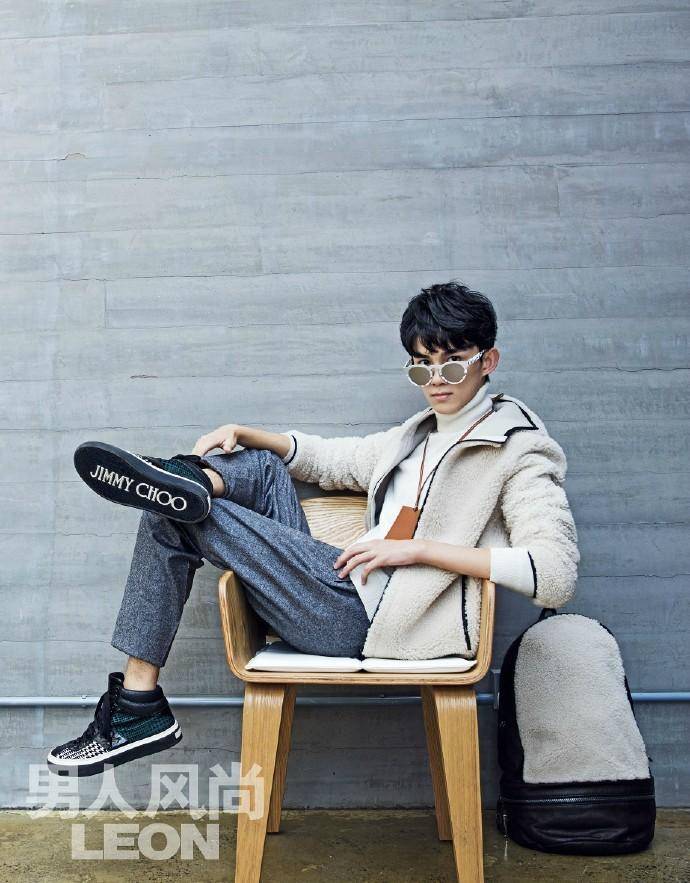 吳磊雜志封面大片曝光 冷峻眼神蛻變成型男