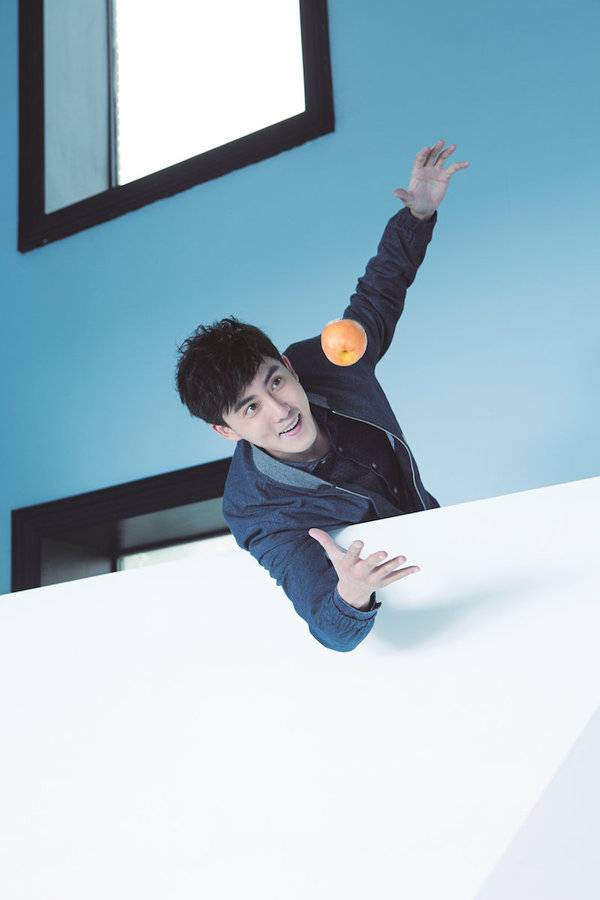 張睿雜志寫真照風(fēng)格多樣 紳士暖男自由切換