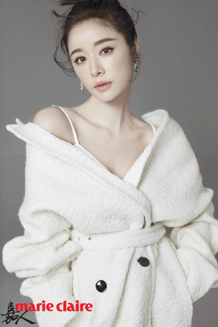 林心如登《嘉人》雜志封面 大秀玉頸美背