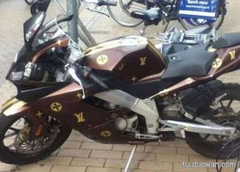 搞笑內(nèi)涵圖片之拔下來那一刻我好方