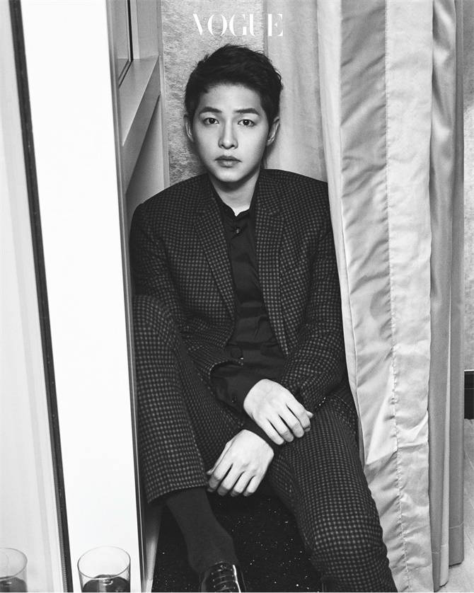 宋仲基《VOGUE》時尚大片花絮照 教你如何禁欲撩妹
