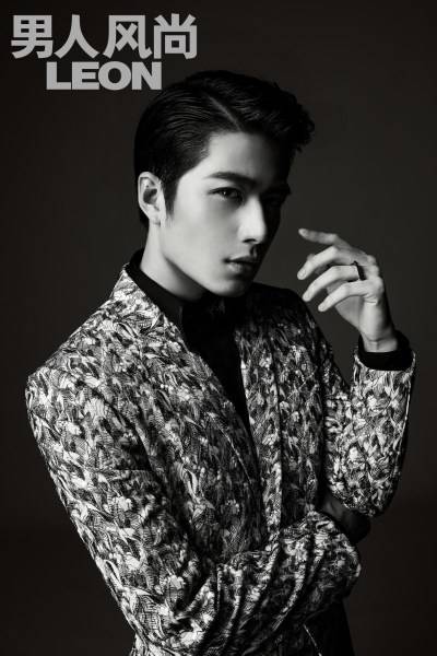 陳學(xué)冬雜志黑白復(fù)古大片 化身名門(mén)&ldquo;貴公子&rdquo;