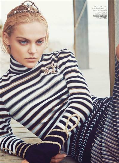 超模Viktoriya Sasonkina登《ELLE》11月雜志封面