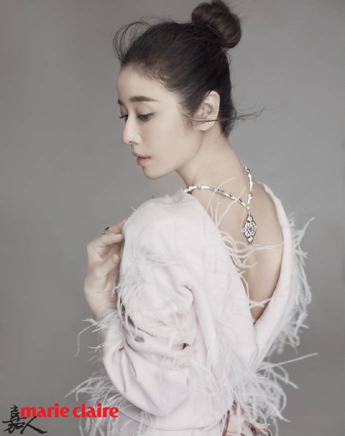 林心如登《嘉人》雜志封面 大秀玉頸美背