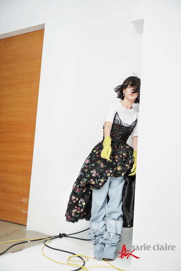 周迅率性不羈登雜志封面 性感紅唇造型百變