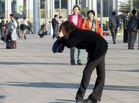 攝影師爆笑的拍照姿勢(shì)