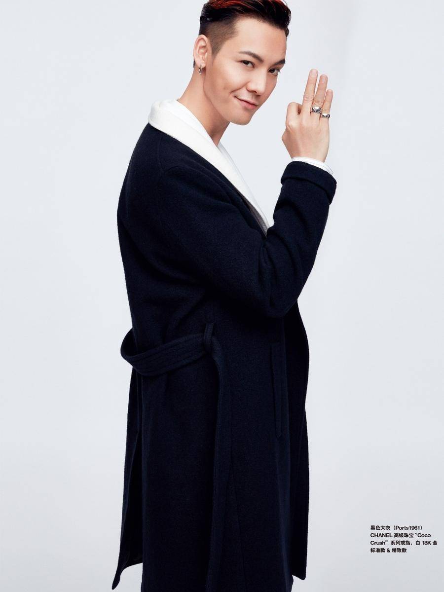 陳偉霆最新雜志封面圖片 痞帥氣質(zhì)眼神深邃撩人