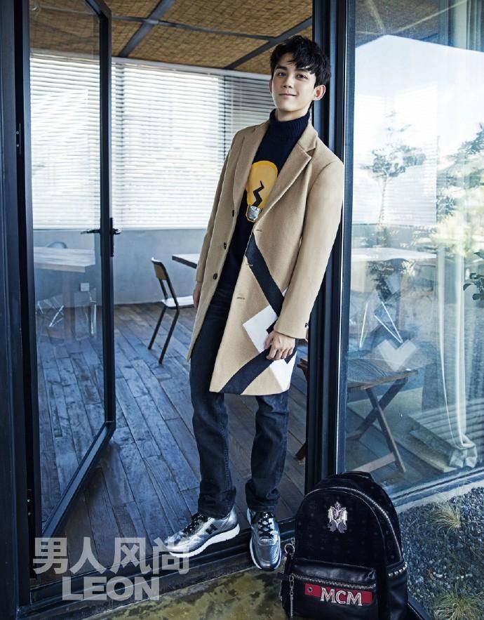 吳磊雜志封面大片曝光 冷峻眼神蛻變成型男