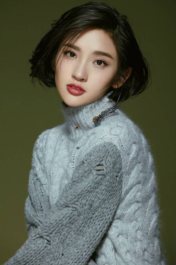 唐藝昕秋日寫真大片 元?dú)馍倥忈屃眍悆?yōu)雅