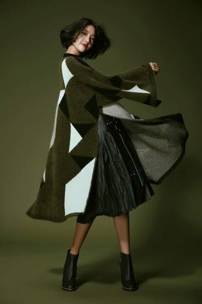 唐藝昕秋日寫(xiě)真大片 元?dú)馍倥忈屃眍?lèi)優(yōu)雅