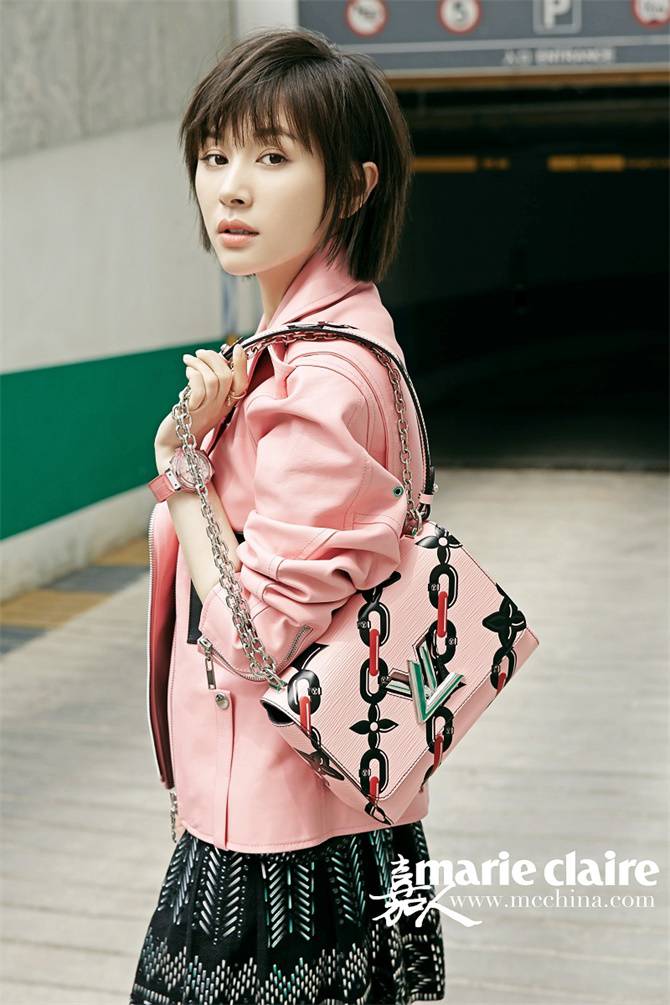 “曲妖精”王子文短發(fā)造型為《嘉人》拍攝人物大片