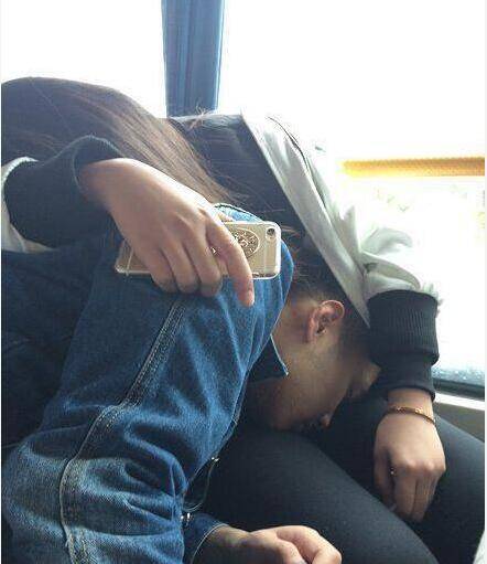 惡搞爆笑圖片之聞著熟悉的氣味才能睡著