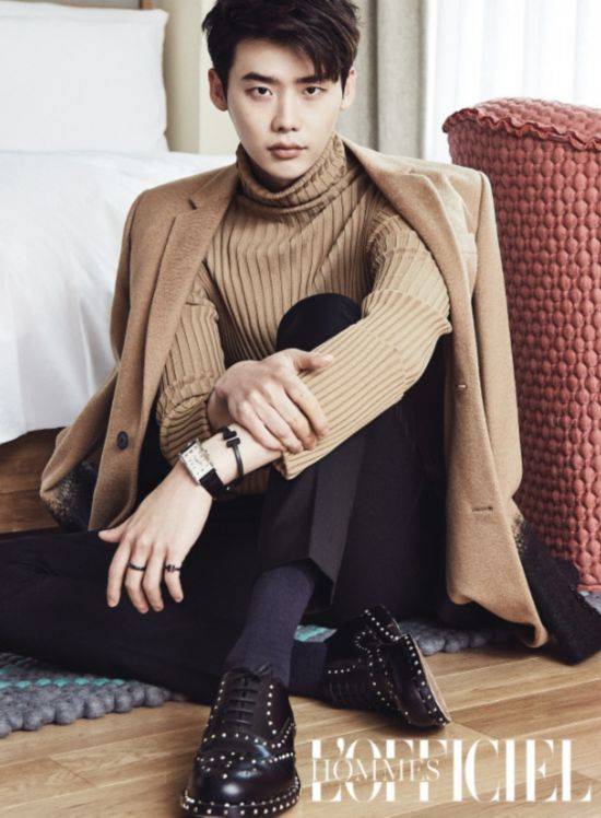 李鐘碩寫真照深邃眼神迷人 盡展男神魅力