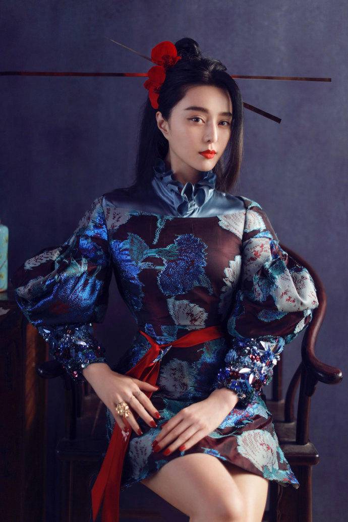 范冰冰最新雜志大片 紅唇美背嫵媚妖嬈