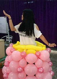 經(jīng)典爆笑內(nèi)涵圖片之妹紙的新衣