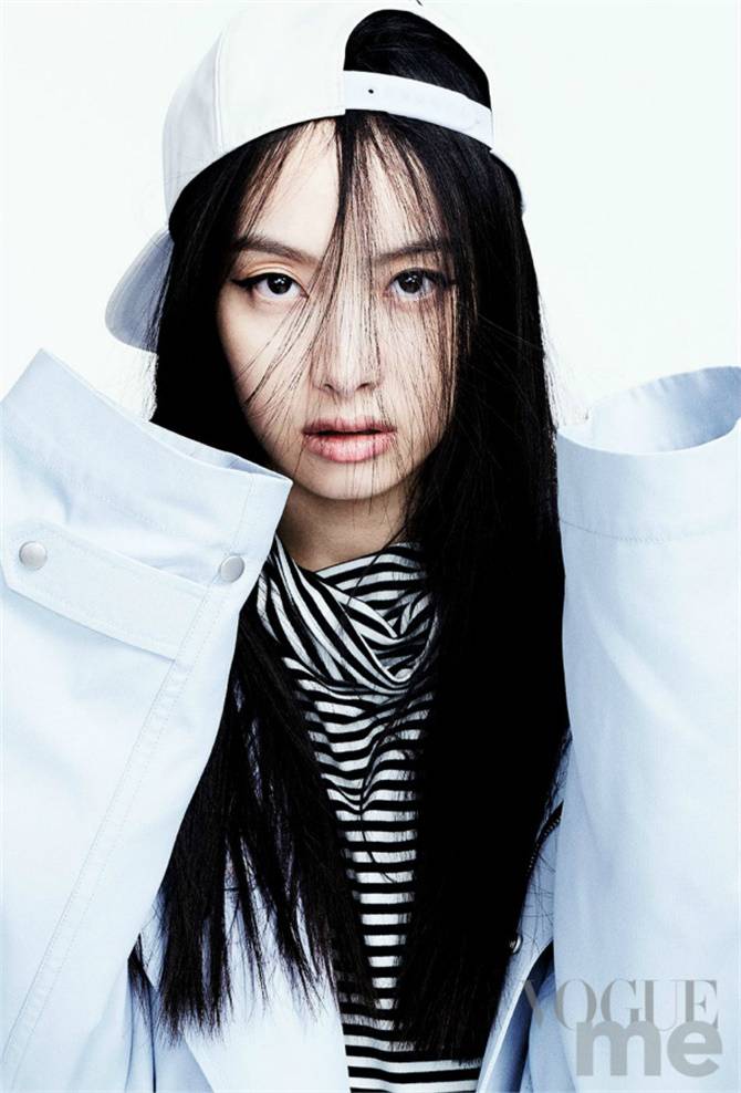 宋茜《VogueMe》雜志攝影高清圖片 眼神凌厲攻力十足