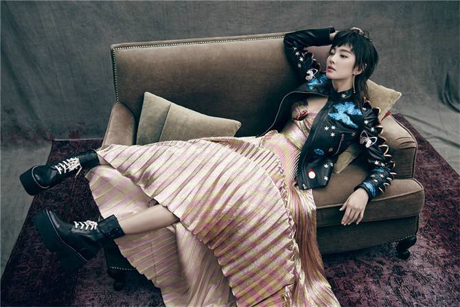 “女神”張雨綺性感演繹另類時尚登《悅己》雜志封面