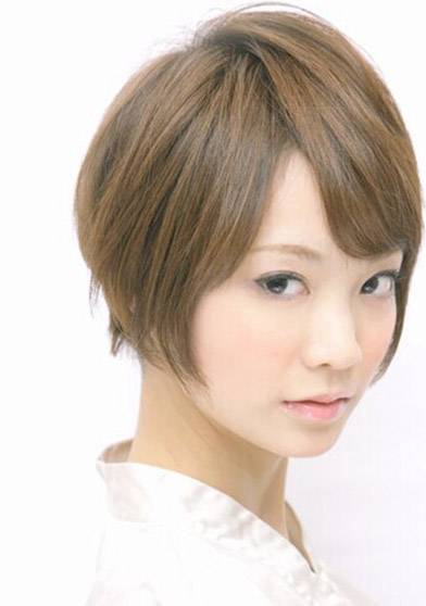 簡單持久的蓬松短發(fā)發(fā)型 教你魅力迎夏