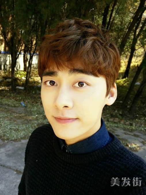 李易峰發(fā)型圖片 李易峰時(shí)尚燙發(fā)發(fā)型錦集