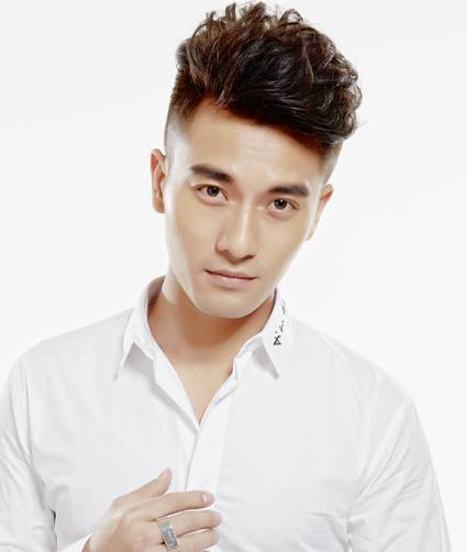 男生成熟發(fā)型自然利落盡顯紳士范兒