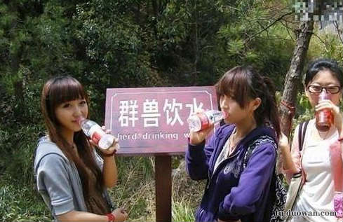 搞笑內(nèi)涵圖片之論男生如何在泳池制造飄逸效果