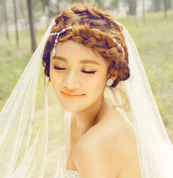 簡(jiǎn)單淑女發(fā)型 清新時(shí)尚更為你增加人氣