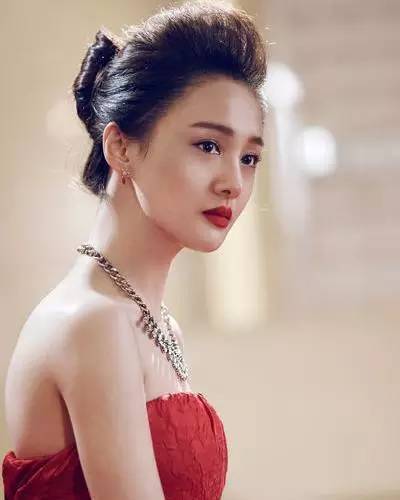 相愛穿梭千年鄭爽發(fā)型大盤點 簡直美到?jīng)]朋友