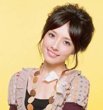 簡單淑女發(fā)型 清新時(shí)尚更為你增加人氣