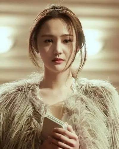 相愛穿梭千年鄭爽發(fā)型大盤點 簡直美到?jīng)]朋友