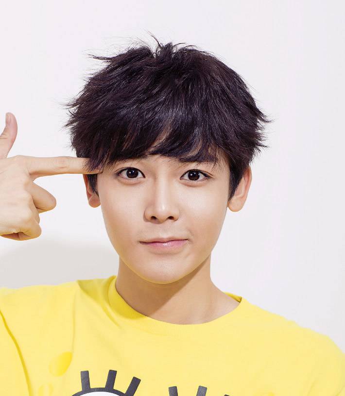 男生劉海發(fā)型分享 侯明昊造型青春洋溢