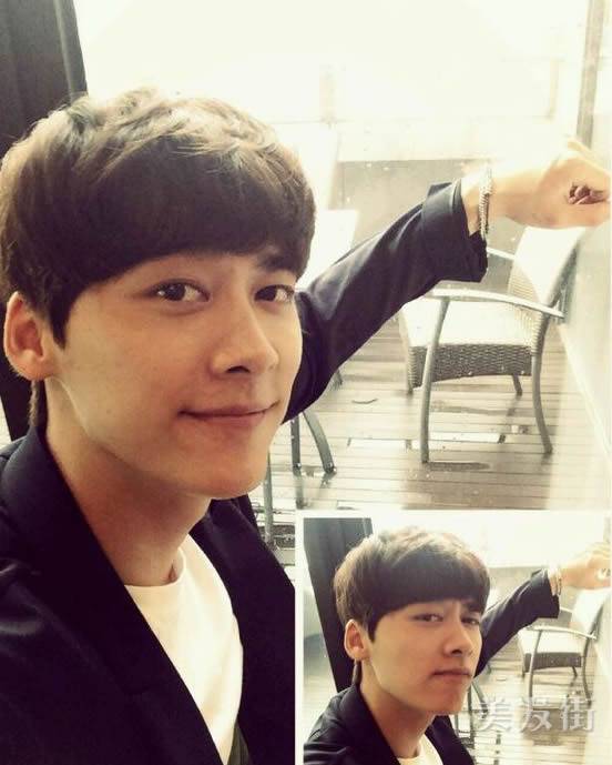 李易峰發(fā)型圖片 李易峰時(shí)尚燙發(fā)發(fā)型錦集