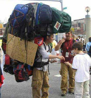 搞笑內(nèi)涵圖片之論男生如何在泳池制造飄逸效果