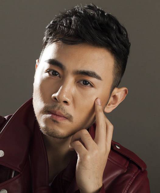 張?zhí)祢U英倫發(fā)型紳士范兒彰顯無疑