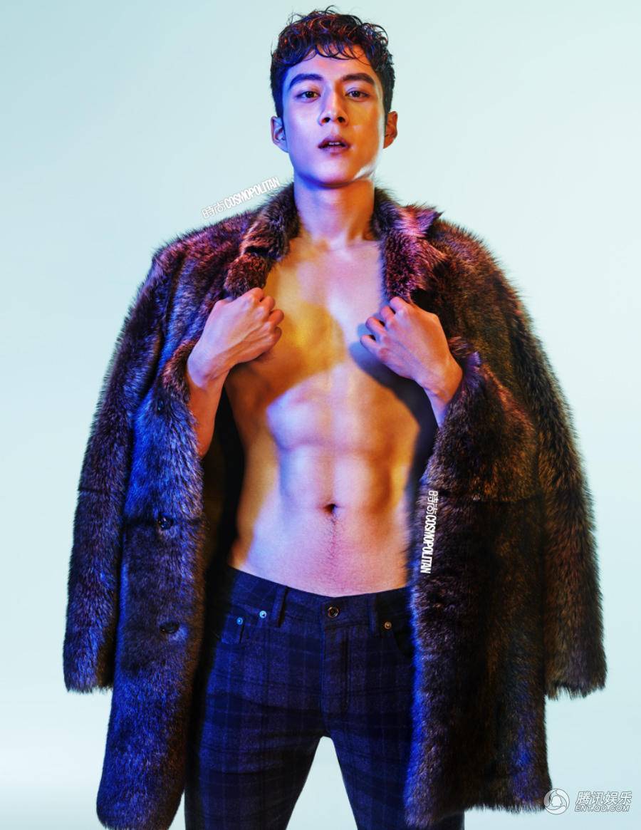 韓東君半裸肌肉寫真曝光 大秀腹肌陽(yáng)剛氣質(zhì)爆棚