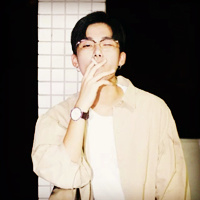 帥氣拋媚眼短發(fā)型男頭像圖片