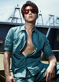 黃致列時尚大片寫真照 肌肉猛男展現(xiàn)野性魅力”