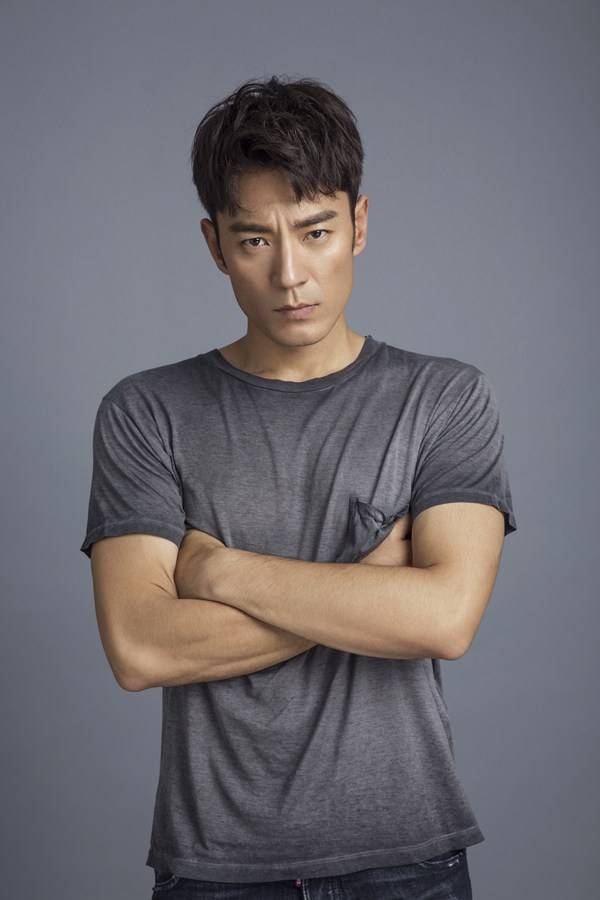 演員李光潔時尚寫真圖片 肌肉線條完美凸顯