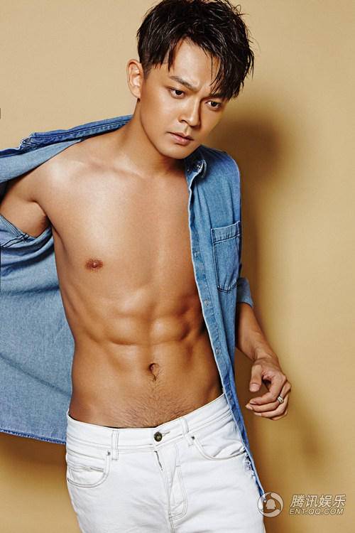 閆肅最新寫(xiě)真大片曝光 大秀肌肉魅力爆表