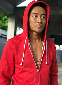 演員霍亞明最新寫真 秀健碩肌肉運(yùn)動力爆表