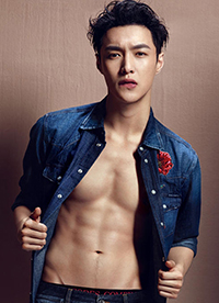 張藝興肌肉性感寫真照 大秀人魚(yú)線